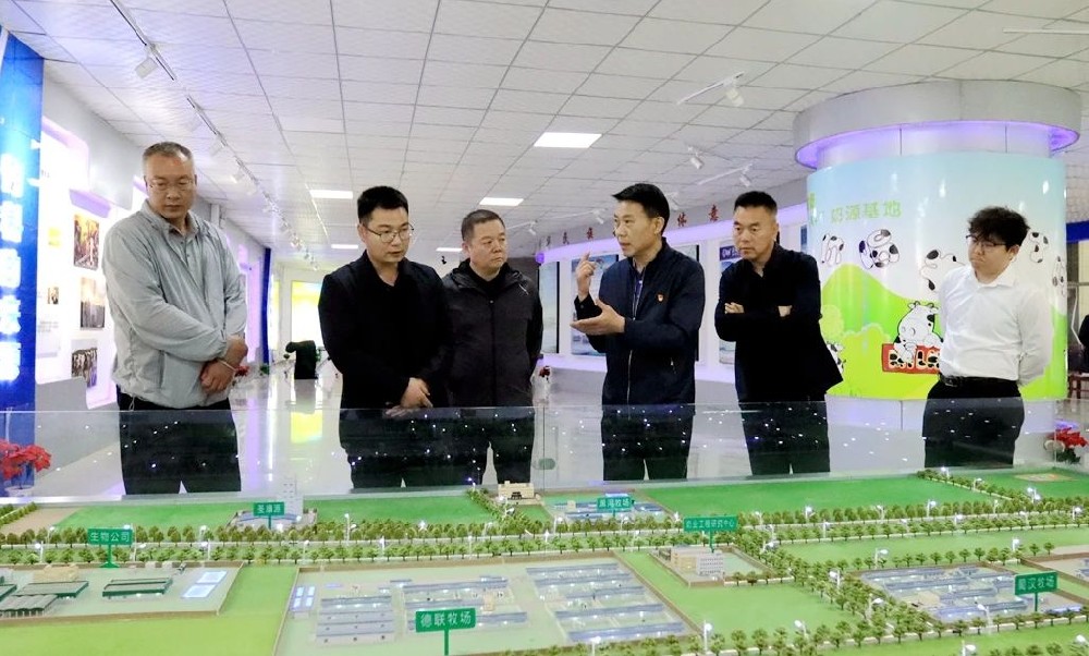 新疆維吾爾自治區阿勒泰農業發展集團考察團到甘肅前進集團考察